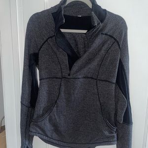 EUC- SZ M- LULULEMON half zip jacket. Soft & warm, in good used condition